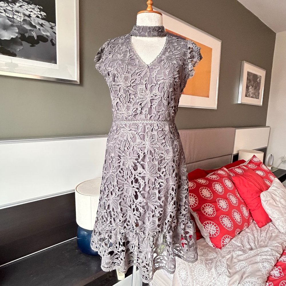 - J.O.A. Keyhole Lace Tiered Dress in Gray with Ruffled Sleeves SMALL - W562 - Picture 3 of 15